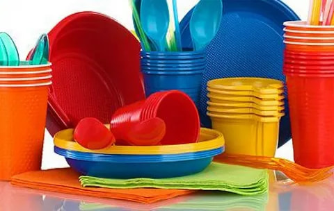 تصویر 4 از ظروف یکبار مصرف گزینه‌ ای راحت برای مهمانی‌ ها و دورهمی‌ های خانوادگی